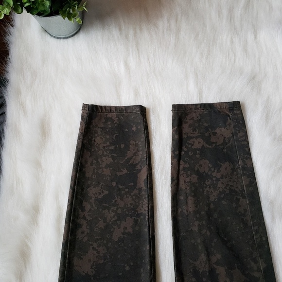 LOFT Camo Autumn Floral Pants - Picture 4 of 7